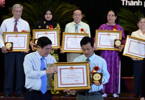 TP.HCM vinh danh những việc làm nhỏ mà nghĩa tình, nhân văn - Ảnh 3. TP.HCM vinh danh những việc làm nhỏ mà nghĩa tình, nhân văn - Ảnh 3.
