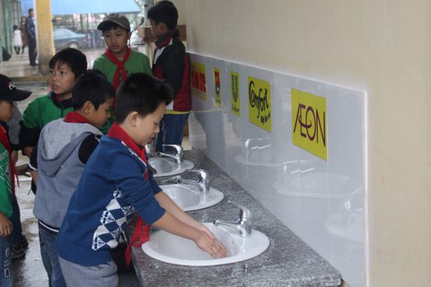 Học sinh Vĩnh Phúc hào hứng vì trường có nước sạch - Ảnh 3. Học sinh Vĩnh Phúc hào hứng vì trường có nước sạch - Ảnh 3.