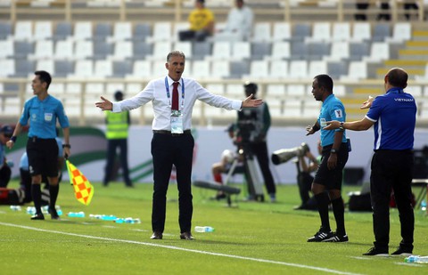 Hai HLV Park Hang Seo và Carlos Queiroz va chạm ngoài biên - Ảnh 4. Hai HLV Park Hang Seo và Carlos Queiroz va chạm ngoài biên - Ảnh 4.