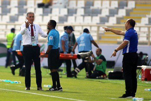 Hai HLV Park Hang Seo và Carlos Queiroz va chạm ngoài biên - Ảnh 7. Hai HLV Park Hang Seo và Carlos Queiroz va chạm ngoài biên - Ảnh 7.