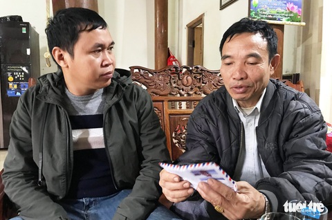 Tạm giữ hai cán bộ quản lý thị trường bị tố ‘làm luật’ - Ảnh 1. Tạm giữ hai cán bộ quản lý thị trường bị tố ‘làm luật’ - Ảnh 1.