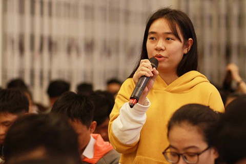 Học sinh Huế hỏi ngành nào nhiều cơ hội việc làm, nhiều học bổng - Ảnh 2. Học sinh Huế hỏi ngành nào nhiều cơ hội việc làm, nhiều học bổng - Ảnh 2.