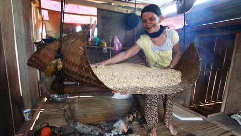 Sau thảm họa sạt lở núi, hồi sinh từ làng mới Khe Chữ - Ảnh 3. Sau thảm họa sạt lở núi, hồi sinh từ làng mới Khe Chữ - Ảnh 3.