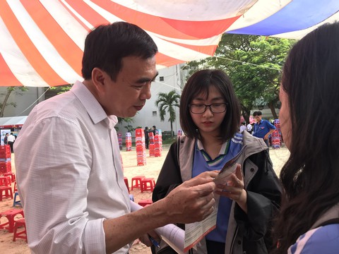 Học sinh Đà Nẵng quan tâm đến kinh tế, khởi nghiệp - Ảnh 3. Học sinh Đà Nẵng quan tâm đến kinh tế, khởi nghiệp - Ảnh 3.