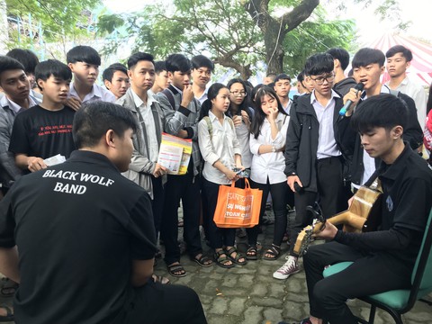 Học sinh Đà Nẵng quan tâm đến kinh tế, khởi nghiệp - Ảnh 5. Học sinh Đà Nẵng quan tâm đến kinh tế, khởi nghiệp - Ảnh 5.