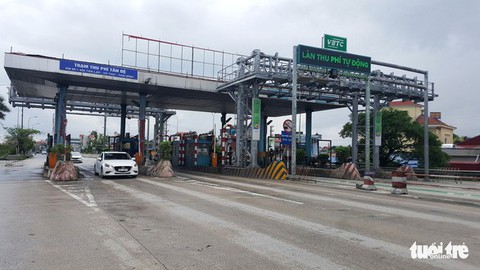 Tháo dỡ toàn bộ trạm thu phí Tân Đệ trước 28-1 - Ảnh 1. Tháo dỡ toàn bộ trạm thu phí Tân Đệ trước 28-1 - Ảnh 1.