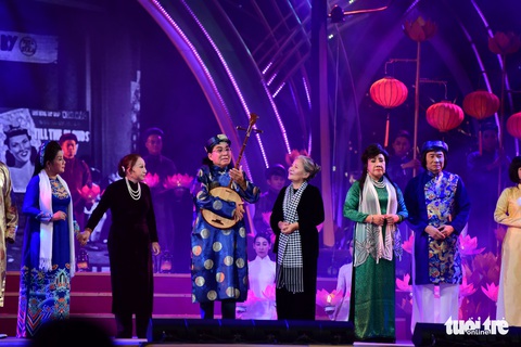 Xuống phố đi bộ mừng 100 năm sân khấu cải lương - Ảnh 10. Xuống phố đi bộ mừng 100 năm sân khấu cải lương - Ảnh 10.