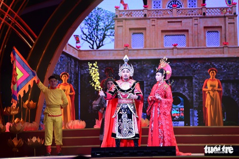Xuống phố đi bộ mừng 100 năm sân khấu cải lương - Ảnh 14. Xuống phố đi bộ mừng 100 năm sân khấu cải lương - Ảnh 14.