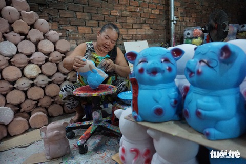 Ngạc nhiên với nghề làm heo đất cho mùa Tết Nguyên đán - Ảnh 11. Ngạc nhiên với nghề làm heo đất cho mùa Tết Nguyên đán - Ảnh 11.