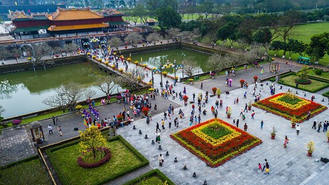 Xứ Huế rực rỡ mùa lễ hội và du xuân - Ảnh 2. Xứ Huế rực rỡ mùa lễ hội và du xuân - Ảnh 2.