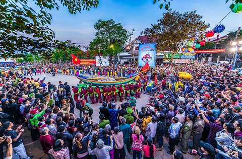 Xứ Huế rực rỡ mùa lễ hội và du xuân - Ảnh 5. Xứ Huế rực rỡ mùa lễ hội và du xuân - Ảnh 5.