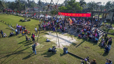 Xứ Huế rực rỡ mùa lễ hội và du xuân - Ảnh 8. Xứ Huế rực rỡ mùa lễ hội và du xuân - Ảnh 8.