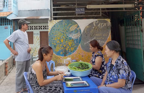 Người họa sĩ già và những bức tường cũ của Sài Gòn - Ảnh 10. Người họa sĩ già và những bức tường cũ của Sài Gòn - Ảnh 10.