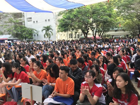 Học sinh Đà Nẵng quan tâm đến kinh tế, khởi nghiệp - Ảnh 1. Học sinh Đà Nẵng quan tâm đến kinh tế, khởi nghiệp - Ảnh 1.