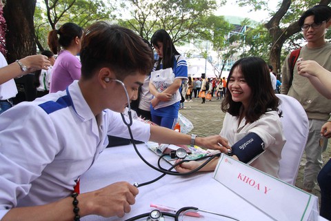 Sôi nổi ngày hội tư vấn tuyển sinh - hướng nghiệp 2019 tại Đà Nẵng - Ảnh 7. Sôi nổi ngày hội tư vấn tuyển sinh - hướng nghiệp 2019 tại Đà Nẵng - Ảnh 7.