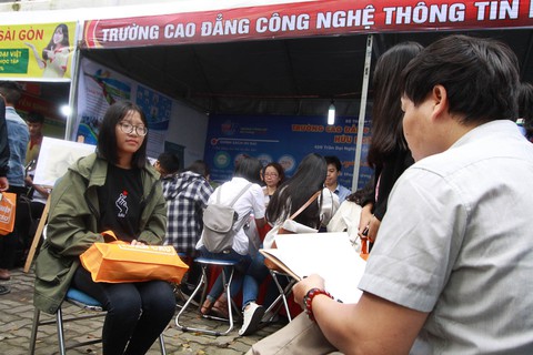 Sôi nổi ngày hội tư vấn tuyển sinh - hướng nghiệp 2019 tại Đà Nẵng - Ảnh 11. Sôi nổi ngày hội tư vấn tuyển sinh - hướng nghiệp 2019 tại Đà Nẵng - Ảnh 11.