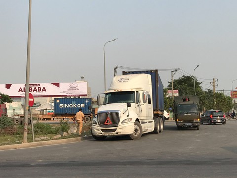 Xe container lại cán chết người rồi bỏ chạy khỏi hiện trường - Ảnh 1. Xe container lại cán chết người rồi bỏ chạy khỏi hiện trường - Ảnh 1.