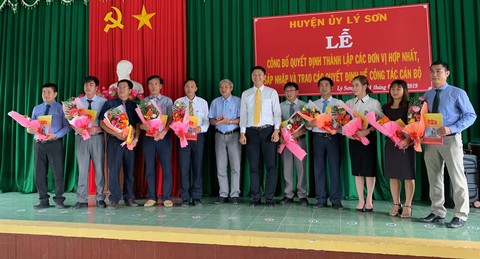 Lý Sơn sáp nhập 15 cơ quan thành 7 đơn vị - Ảnh 1. Lý Sơn sáp nhập 15 cơ quan thành 7 đơn vị - Ảnh 1.