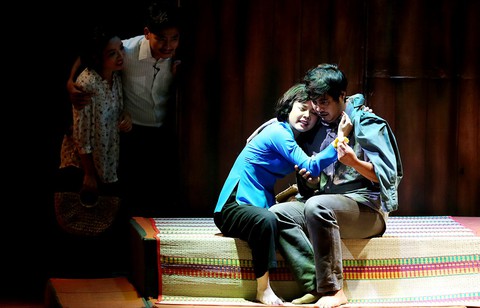 Đã Nửa đời ngơ ngác lại tiếp Bên kia... nửa đời ngơ ngác - Ảnh 1. Đã Nửa đời ngơ ngác lại tiếp Bên kia... nửa đời ngơ ngác - Ảnh 1.