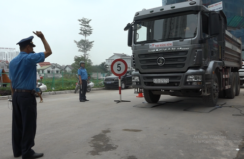 Trạm cân hoạt động 24/7 xử lý nghiêm xe quá tải dịp Tết Nguyên đán - Ảnh 1. Trạm cân hoạt động 24/7 xử lý nghiêm xe quá tải dịp Tết Nguyên đán - Ảnh 1.