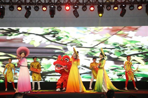 Gần 2.000 người tham dự Lễ công bố dự án Sunshine City Sài Gòn - Ảnh 3. Gần 2.000 người tham dự Lễ công bố dự án Sunshine City Sài Gòn - Ảnh 3.