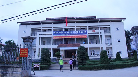Bác sĩ trẻ tình nguyện về vùng cao - Ảnh 3. Bác sĩ trẻ tình nguyện về vùng cao - Ảnh 3.