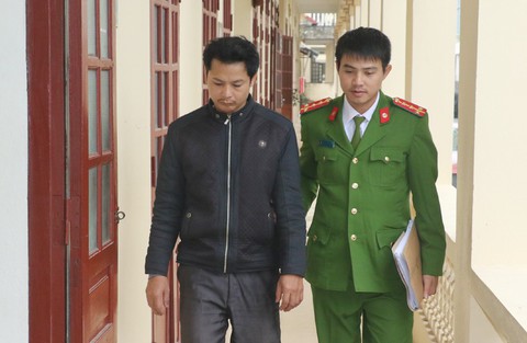 Tạm giữ chủ tiệm cầm đồ cho vay 150 triệu, nửa năm sau đòi 292 triệu - Ảnh 2. Tạm giữ chủ tiệm cầm đồ cho vay 150 triệu, nửa năm sau đòi 292 triệu - Ảnh 2.
