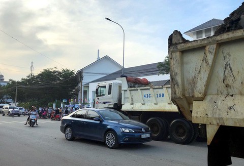 Trung tá Huỳnh Trung Phong: Có nhóm cảnh giới đưa xe tải vào đường cấm ở TP.HCM - Ảnh 2. Trung tá Huỳnh Trung Phong: Có nhóm cảnh giới đưa xe tải vào đường cấm ở TP.HCM - Ảnh 2.