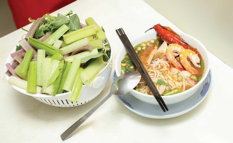 Hứa Vĩ Văn và cái Tết thơm mùi... bún mắm! - Ảnh 2. Hứa Vĩ Văn và cái Tết thơm mùi... bún mắm! - Ảnh 2.