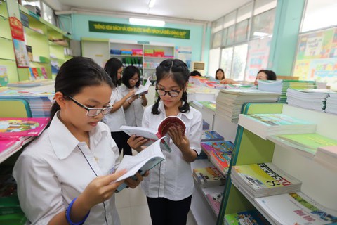 Đọc sách thay bài tập về nhà - Ảnh 1. Đọc sách thay bài tập về nhà - Ảnh 1.