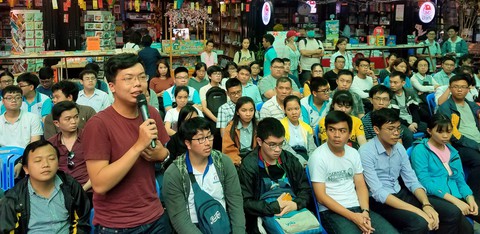 Vị giáo sư có hai học trò đoạt giải Nobel giao lưu tại Đường sách - Ảnh 2. Vị giáo sư có hai học trò đoạt giải Nobel giao lưu tại Đường sách - Ảnh 2.