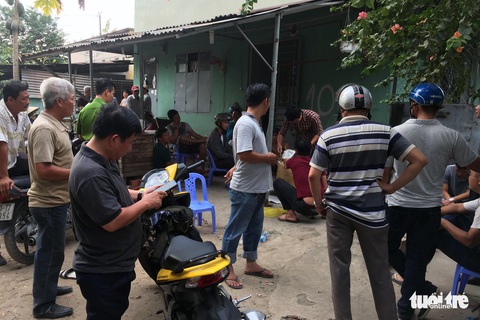 Phá sới bạc cạnh bờ sông Đồng Nai, nhiều đối tượng nhảy xuống sông bỏ - Ảnh 1. Phá sới bạc cạnh bờ sông Đồng Nai, nhiều đối tượng nhảy xuống sông bỏ - Ảnh 1.