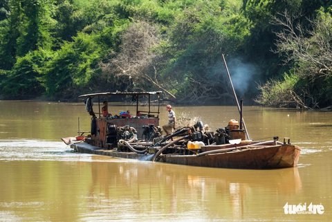 Cát tặc xâm hại Thánh địa Cát Tiên, vắt kiệt cát sông Đồng Nai - Ảnh 8. Cát tặc xâm hại Thánh địa Cát Tiên, vắt kiệt cát sông Đồng Nai - Ảnh 8.
