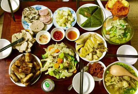 Quy tắc trên mâm cơm Việt: có phải phú quý sinh lễ nghĩa? - Ảnh 1. Quy tắc trên mâm cơm Việt: có phải phú quý sinh lễ nghĩa? - Ảnh 1.