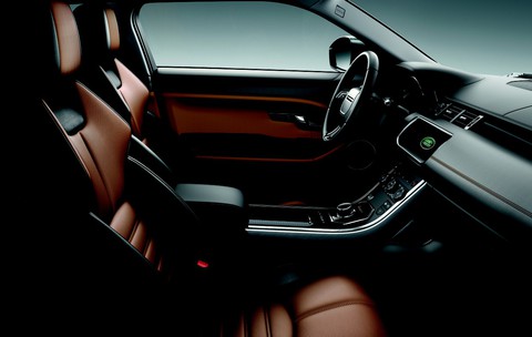 Land Rover Việt Nam ưu đãi lớn khi mua xe chơi Tết - Ảnh 2. Land Rover Việt Nam ưu đãi lớn khi mua xe chơi Tết - Ảnh 2.