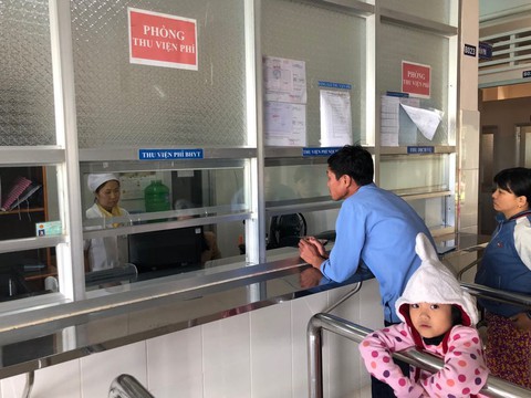 Tăng giá dịch vụ y tế với người không có thẻ BHYT - Ảnh 1. Tăng giá dịch vụ y tế với người không có thẻ BHYT - Ảnh 1.