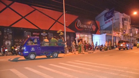 Nhiều thanh niên sử dụng ma túy ở quán bar Diamond tại Vĩnh Long - Ảnh 2. Nhiều thanh niên sử dụng ma túy ở quán bar Diamond tại Vĩnh Long - Ảnh 2.