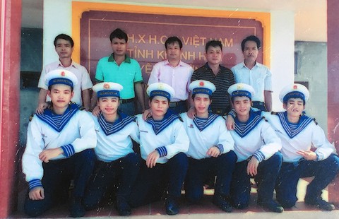 Đưa thân nhân lính đảo ra Trường Sa - Kỳ 4: Chuyến đi của những ông bố - Ảnh 4. Đưa thân nhân lính đảo ra Trường Sa - Kỳ 4: Chuyến đi của những ông bố - Ảnh 4.