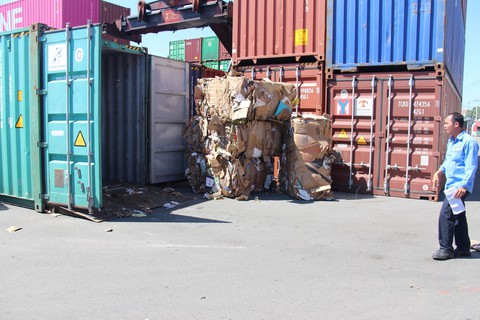 Họp khẩn các tỉnh giải quyết vụ hàng ngàn container ứ đọng vì thông tư - Ảnh 2. Họp khẩn các tỉnh giải quyết vụ hàng ngàn container ứ đọng vì thông tư - Ảnh 2.