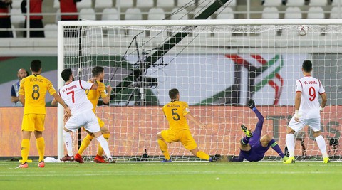 Asian Cup chưa thể “chung mâm” với Euro - Ảnh 1. Asian Cup chưa thể “chung mâm” với Euro - Ảnh 1.