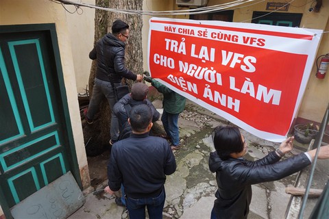 Nghệ sĩ Hãng phim truyện Việt Nam giăng khẩu hiệu đuổi VIVASO - Ảnh 4. Nghệ sĩ Hãng phim truyện Việt Nam giăng khẩu hiệu đuổi VIVASO - Ảnh 4.