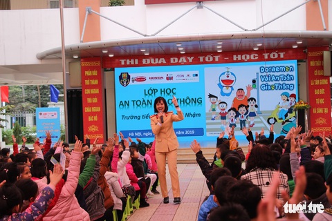 Học sinh lớp 1 thắng cuộc thi Doreamon với an toàn giao thông - Ảnh 1. Học sinh lớp 1 thắng cuộc thi Doreamon với an toàn giao thông - Ảnh 1.