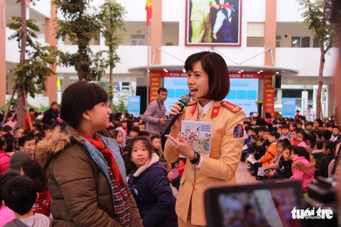 Học sinh lớp 1 thắng cuộc thi Doreamon với an toàn giao thông - Ảnh 4. Học sinh lớp 1 thắng cuộc thi Doreamon với an toàn giao thông - Ảnh 4.