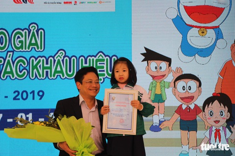 Học sinh lớp 1 thắng cuộc thi Doreamon với an toàn giao thông - Ảnh 2. Học sinh lớp 1 thắng cuộc thi Doreamon với an toàn giao thông - Ảnh 2.