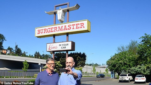 Mạng sốt với ảnh tỉ phú Bill Gates xếp hàng mua thức ăn nhanh 7,68 USD - Ảnh 2. Mạng sốt với ảnh tỉ phú Bill Gates xếp hàng mua thức ăn nhanh 7,68 USD - Ảnh 2.