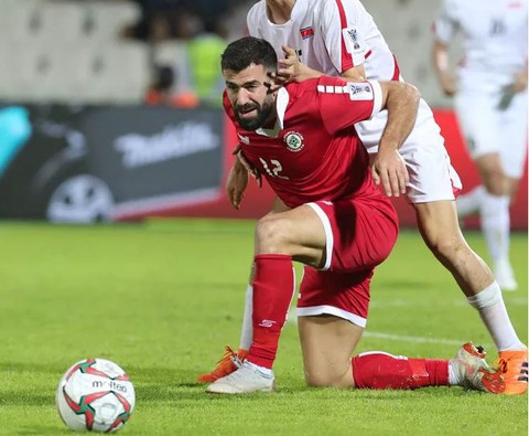 Cầu thủ Lebanon tiếc hùi hụi sau khi mất vé vào tay Việt Nam - Ảnh 1. Cầu thủ Lebanon tiếc hùi hụi sau khi mất vé vào tay Việt Nam - Ảnh 1.