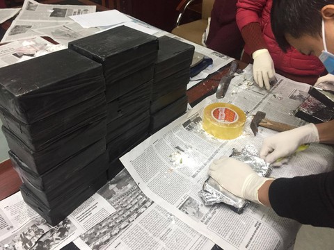 Triệt phá 3 đường dây, thu giữ 57 bánh heroin, 50kg ma túy tổng hợp - Ảnh 3. Triệt phá 3 đường dây, thu giữ 57 bánh heroin, 50kg ma túy tổng hợp - Ảnh 3.