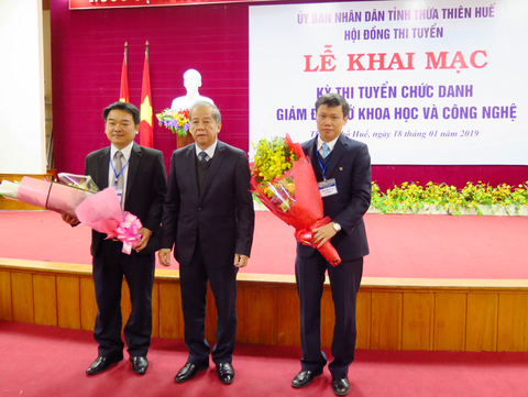 Huế lần đầu tổ chức thi tuyển giám đốc sở - Ảnh 1. Huế lần đầu tổ chức thi tuyển giám đốc sở - Ảnh 1.