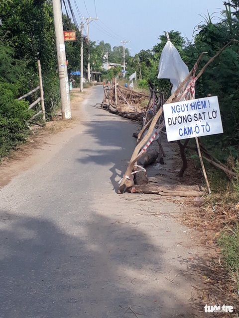 Hà bá ngoạm đường giao thông liên xã Vĩnh Trường - Ảnh 2. Hà bá ngoạm đường giao thông liên xã Vĩnh Trường - Ảnh 2.