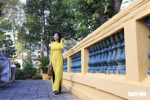 Bạn trẻ Sài Gòn rực rỡ đón xuân trên phố Ông đồ - Ảnh 6. Bạn trẻ Sài Gòn rực rỡ đón xuân trên phố Ông đồ - Ảnh 6.
